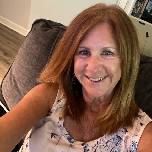 Meet your Posher, Lorrie - Picture 1 of 1